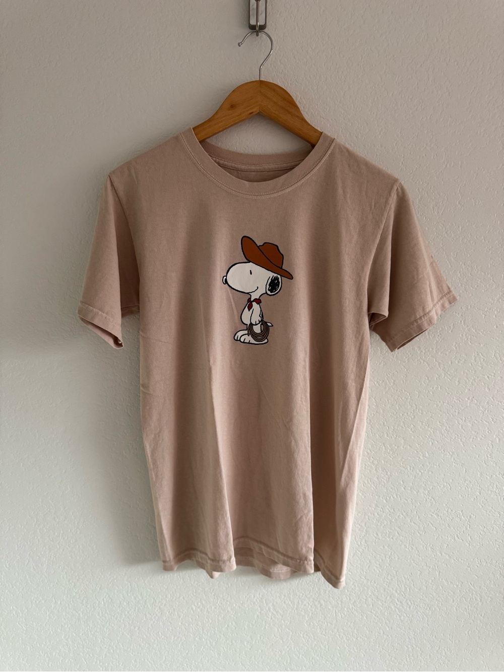 Size S Peanuts Tan Snoopy Cowboy Desert Graphic Tee